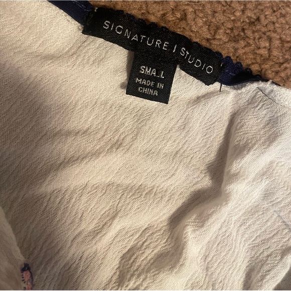Small top. Signature studio brand - Picture 2 of 2